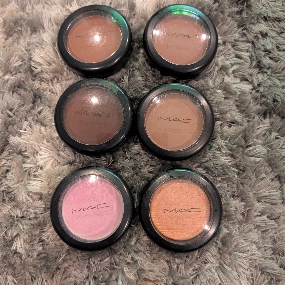 MAC Cosmetics Eyeshadow Set - Pink, Brown, and Gold Shades